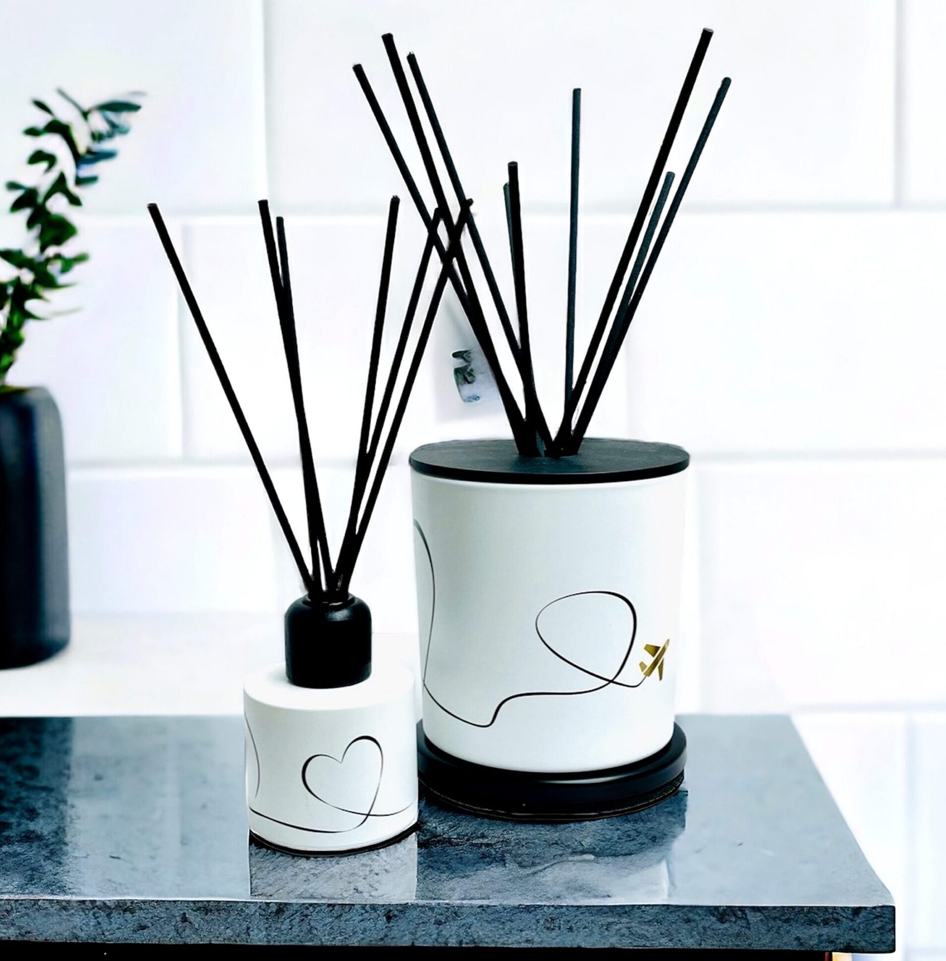 Elegant international reed diffuser by AromaHoliday, travel‑inspired luxury fragrance for stylish interiors and long‑lasting room scent